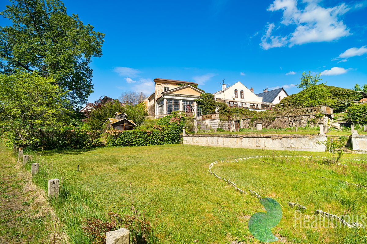Prodej vily 322 m², pozemek 2633 m² – fotografie 3
