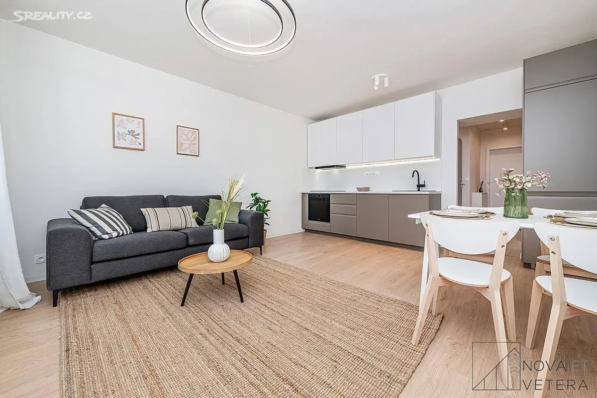 Prodej bytu 3+kk 74 m² – pohled 2