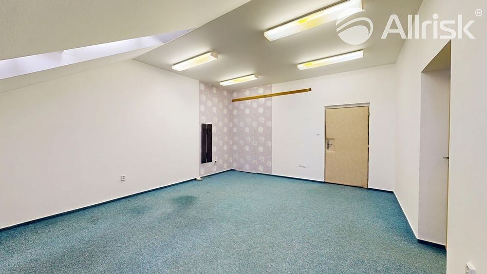 Pronájem kanceláře 52 m² – fotografie 3