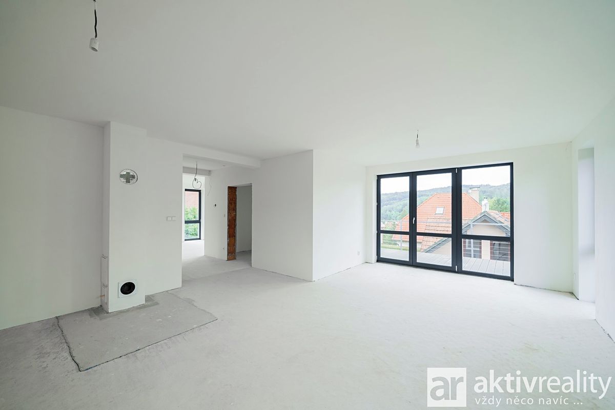 Prodej rodinného domu 248 m², pozemek 390 m² – fotografie 3