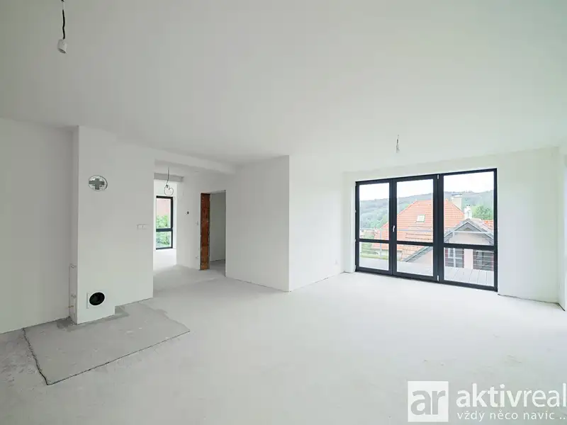 Prodej rodinného domu 248 m², pozemek 390 m², Jevany – náhled fotky 3