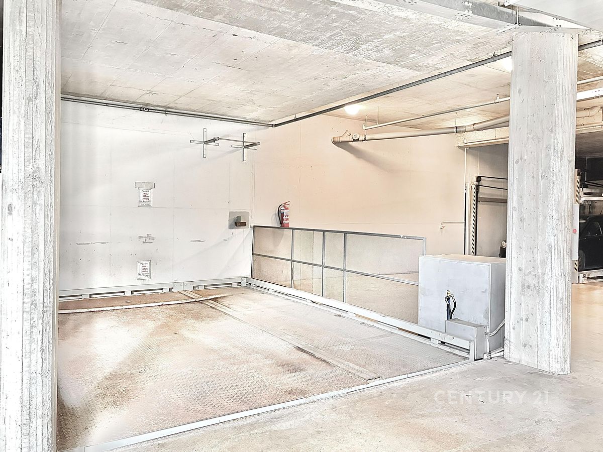 Pronájem garážového stání 17 m² – fotografie 2