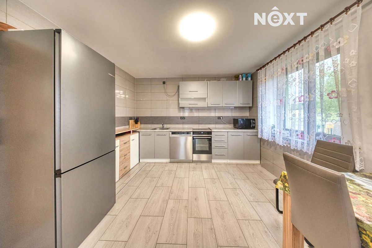 Prodej rodinného domu 140 m², pozemek 902 m² – fotografie 2
