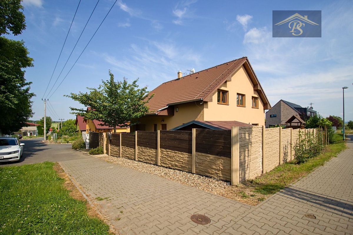 Prodej rodinného domu 186 m², pozemek 438 m² – fotografie 3