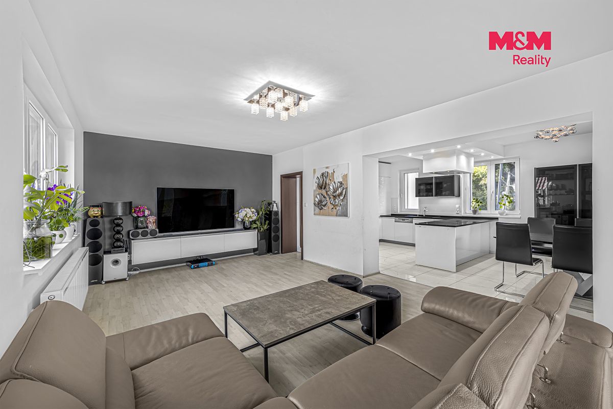 Prodej rodinného domu 206 m², pozemek 501 m² – fotografie 2