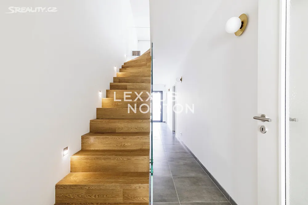 Pronájem rodinného domu 186 m², pozemek 156 m² – další