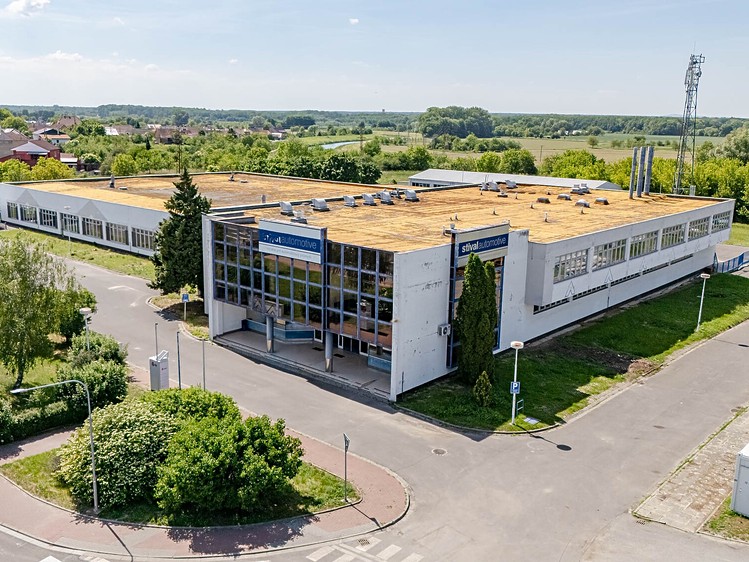 Комерційне приміщення в оренду, 8 000 м² (1 з 41)