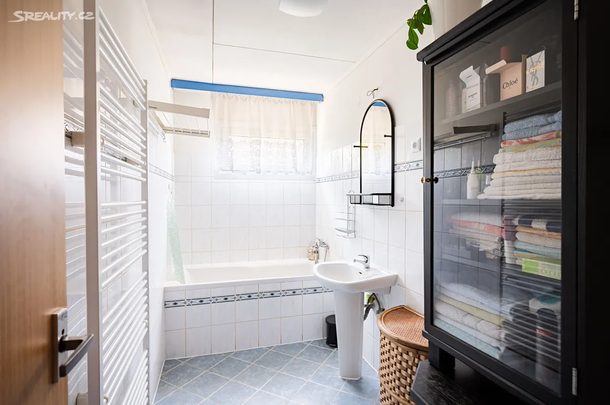 Prodej vícegeneračního domu 244 m², pozemek 948 m² - Więcej