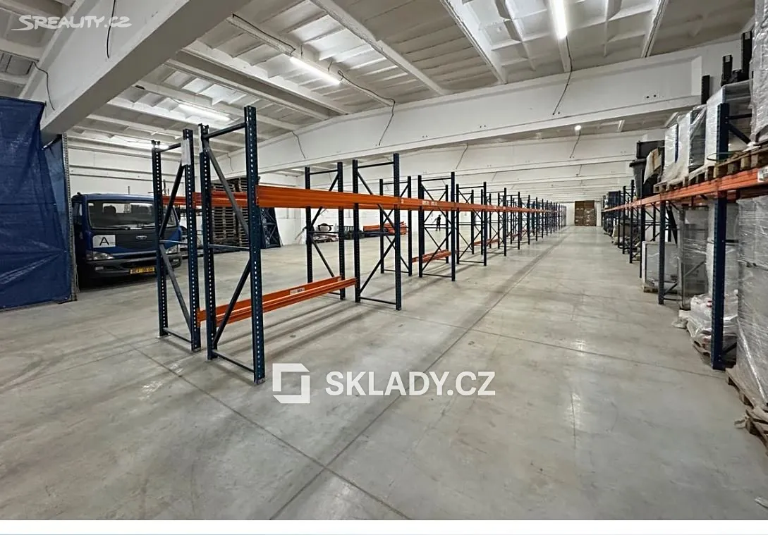 Pronájem skladového prostoru 750 m², Martiněves