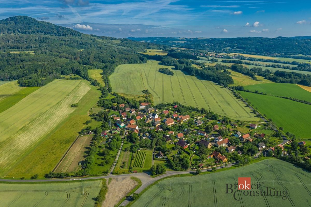 Prodej rodinného domu 900 m², pozemek 6253 m² – fotografie 2