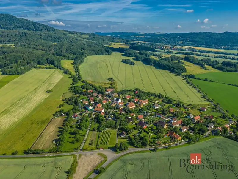 Prodej rodinného domu 900 m², pozemek 6253 m², Liběšice – náhled fotky 2