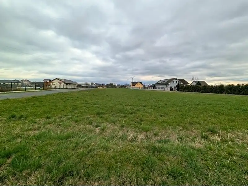 Prodej stavebního pozemku 2935 m², Bělkovice-Lašťany – náhled fotky 1