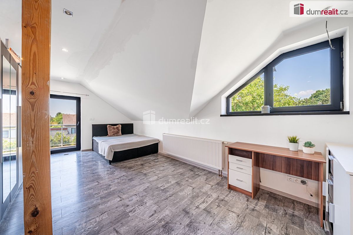Prodej rodinného domu 159 m², pozemek 1060 m² – fotografie 3