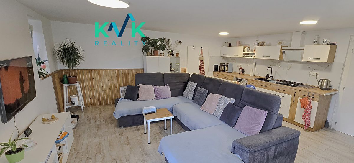 Prodej rodinného domu 200 m², pozemek 1000 m² – fotografie 3