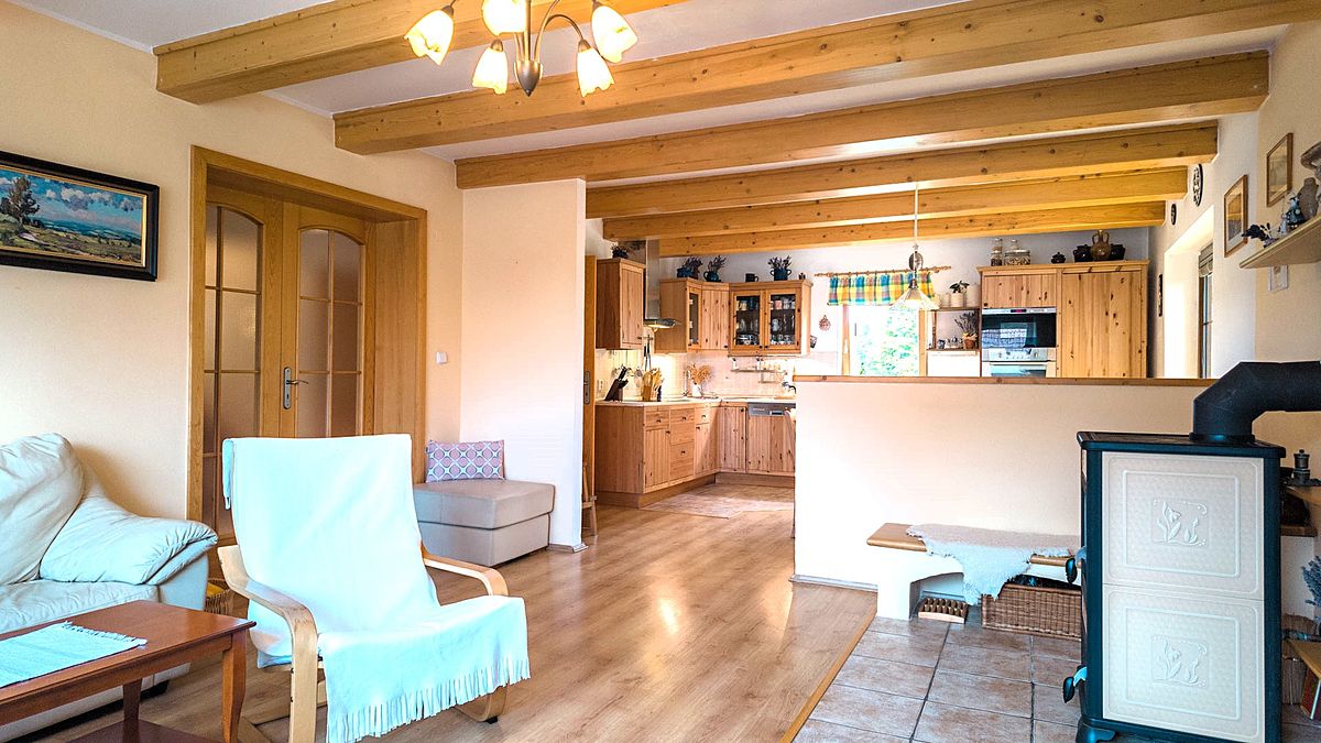 Prodej rodinného domu 200 m², pozemek 826 m² – fotografie 4