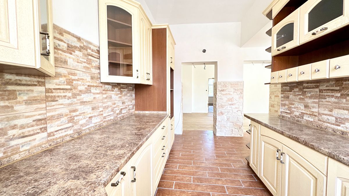 Prodej vily 804 m², pozemek 734 m² – fotografie 5