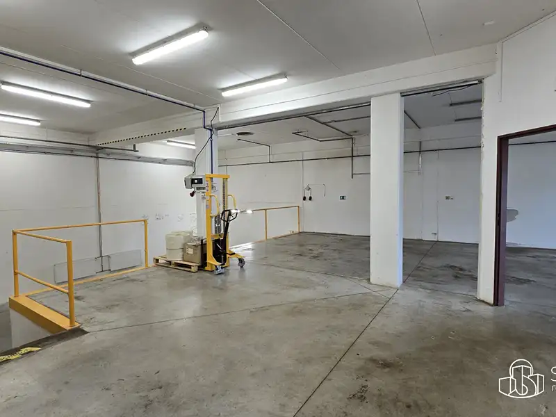 Pronájem skladového prostoru 876 m², Sokolov – náhled fotky 3