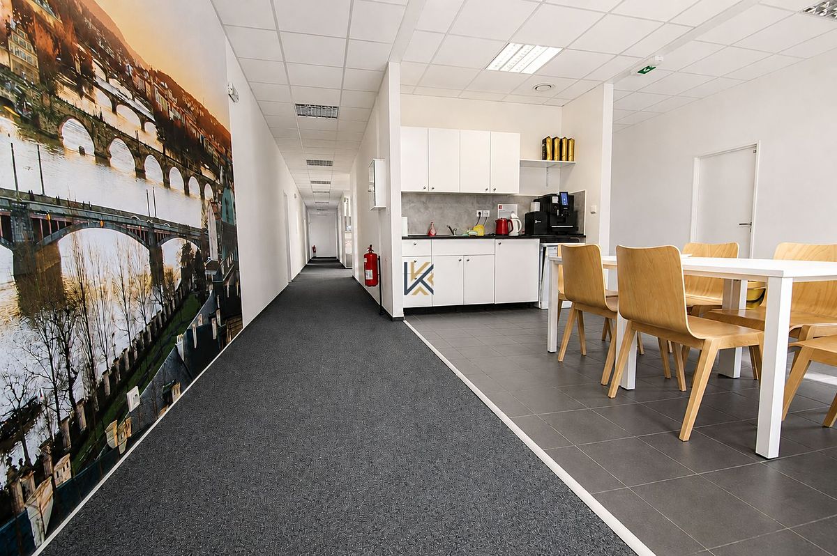 Pronájem kanceláře 714 m² – fotografie 4