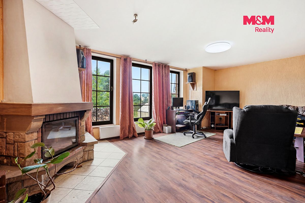 Prodej rodinného domu 206 m², pozemek 1470 m² – fotografie 3