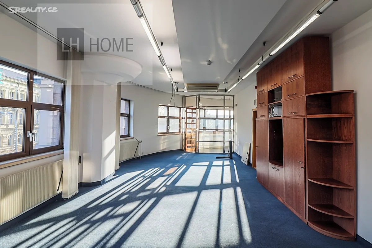 Pronájem obchodního prostoru 30 m² - Więcej