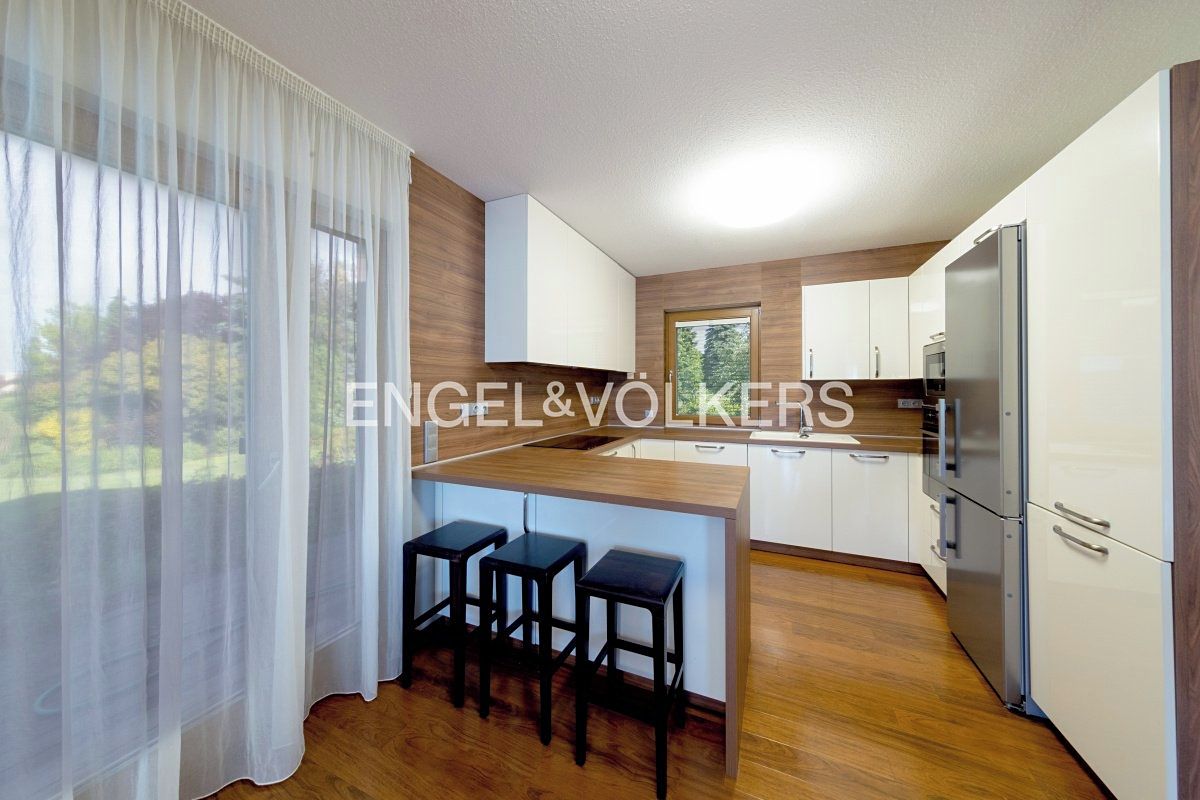Pronájem rodinného domu 170 m², pozemek 170 m² – fotografie 2