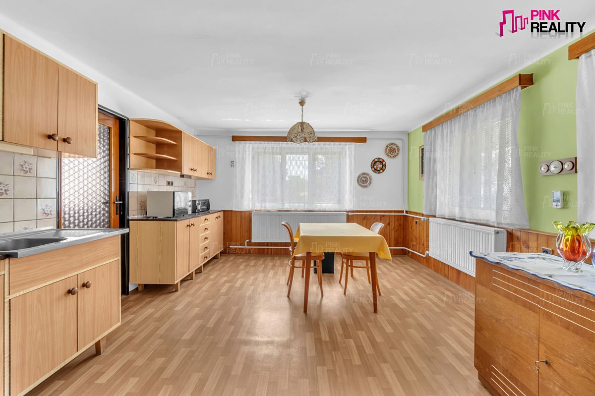 Prodej rodinného domu 105 m², pozemek 1135 m² – fotografie 2