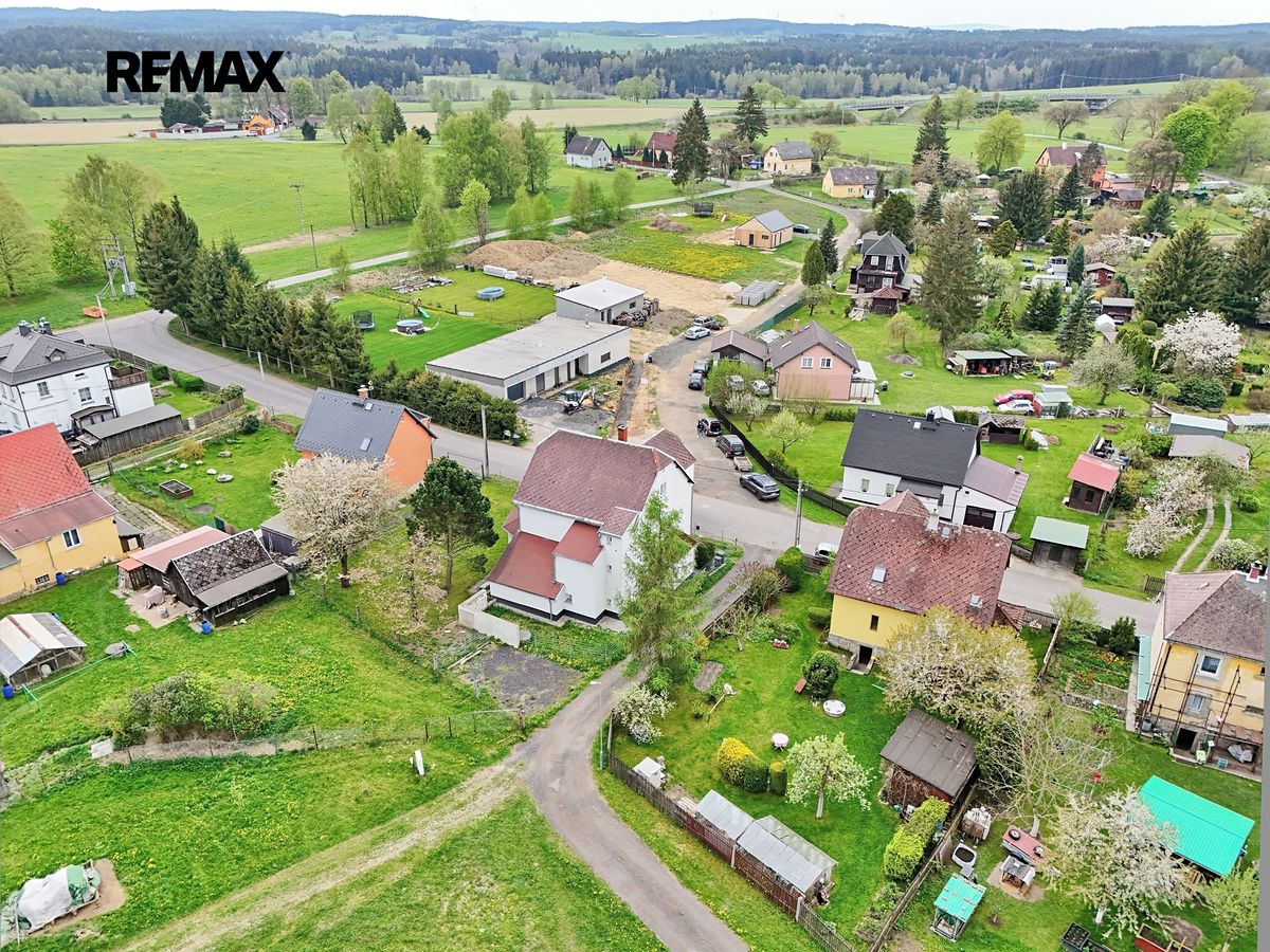 Prodej rodinného domu 280 m², pozemek 649 m² – fotografie 2