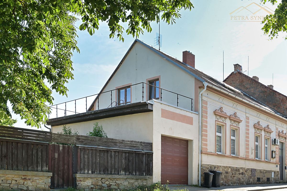 Prodej rodinného domu 254 m², pozemek 1374 m²