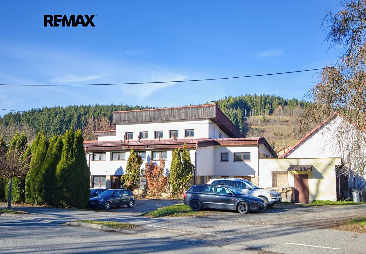 Prodej komerčního pozemku 2837 m²