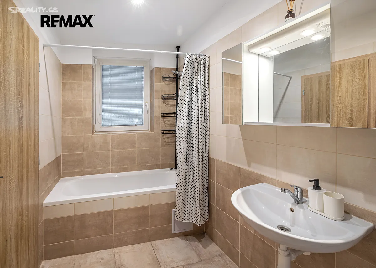Pronájem bytu 2+1 63 m² – pohled 5