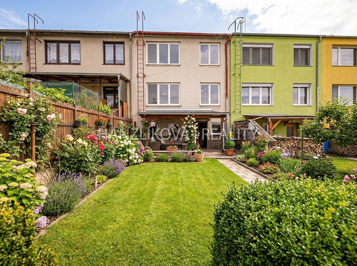 Prodej rodinného domu 331 m², pozemek 331 m²