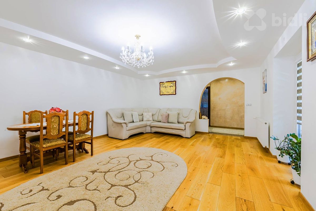 Prodej rodinného domu 220 m², pozemek 795 m² – fotografie 4