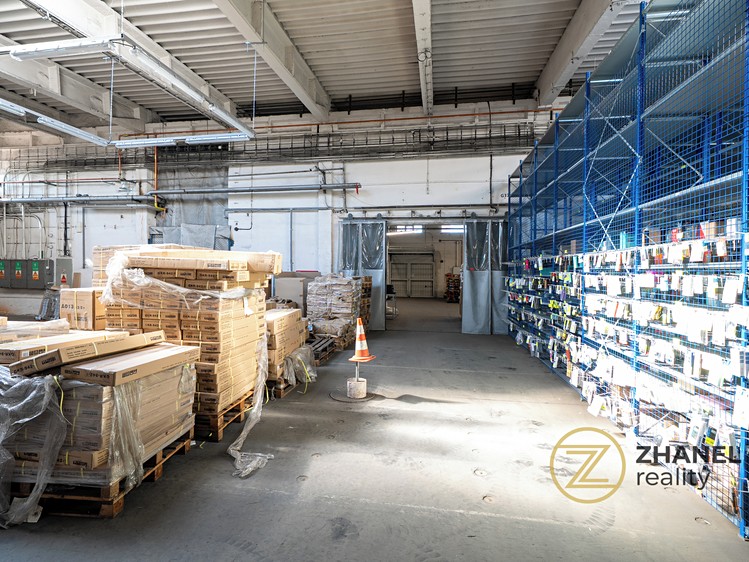 Pronájem komerčního prostoru, 1 622 m² (7 z 21)