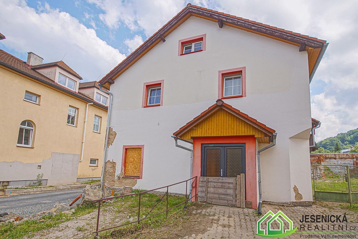 Prodej rodinného domu 190 m², pozemek 957 m²
