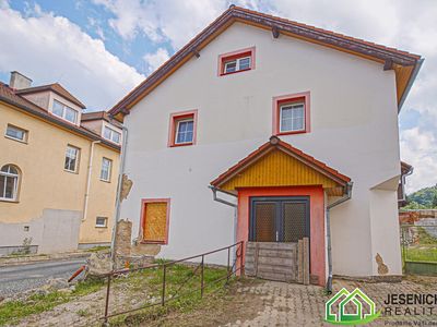 Prodej rodinného domu 190 m², pozemek 957 m²