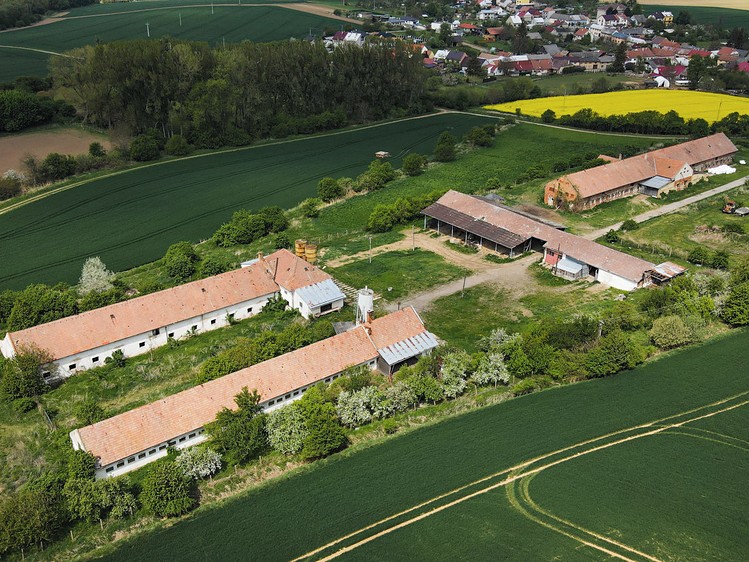 Haus zur Miete, 2.000 m² (2 von 4)