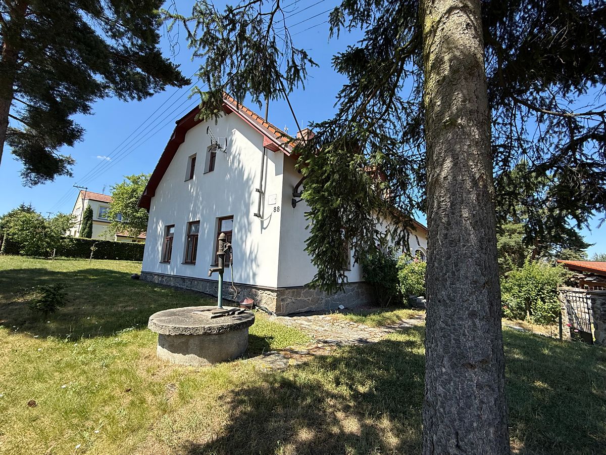 Prodej rodinného domu 550 m², pozemek 2508 m²