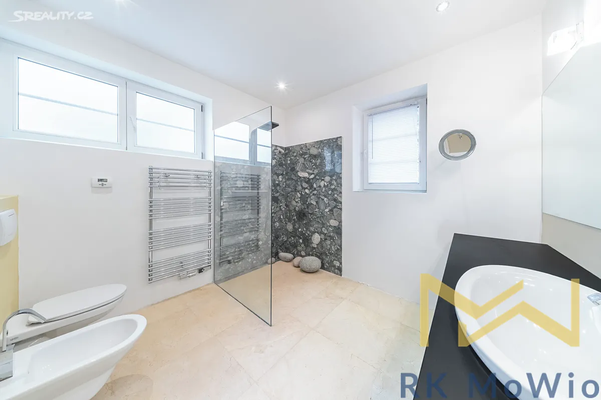 Pronájem rodinného domu 259 m², pozemek 398 m² – další