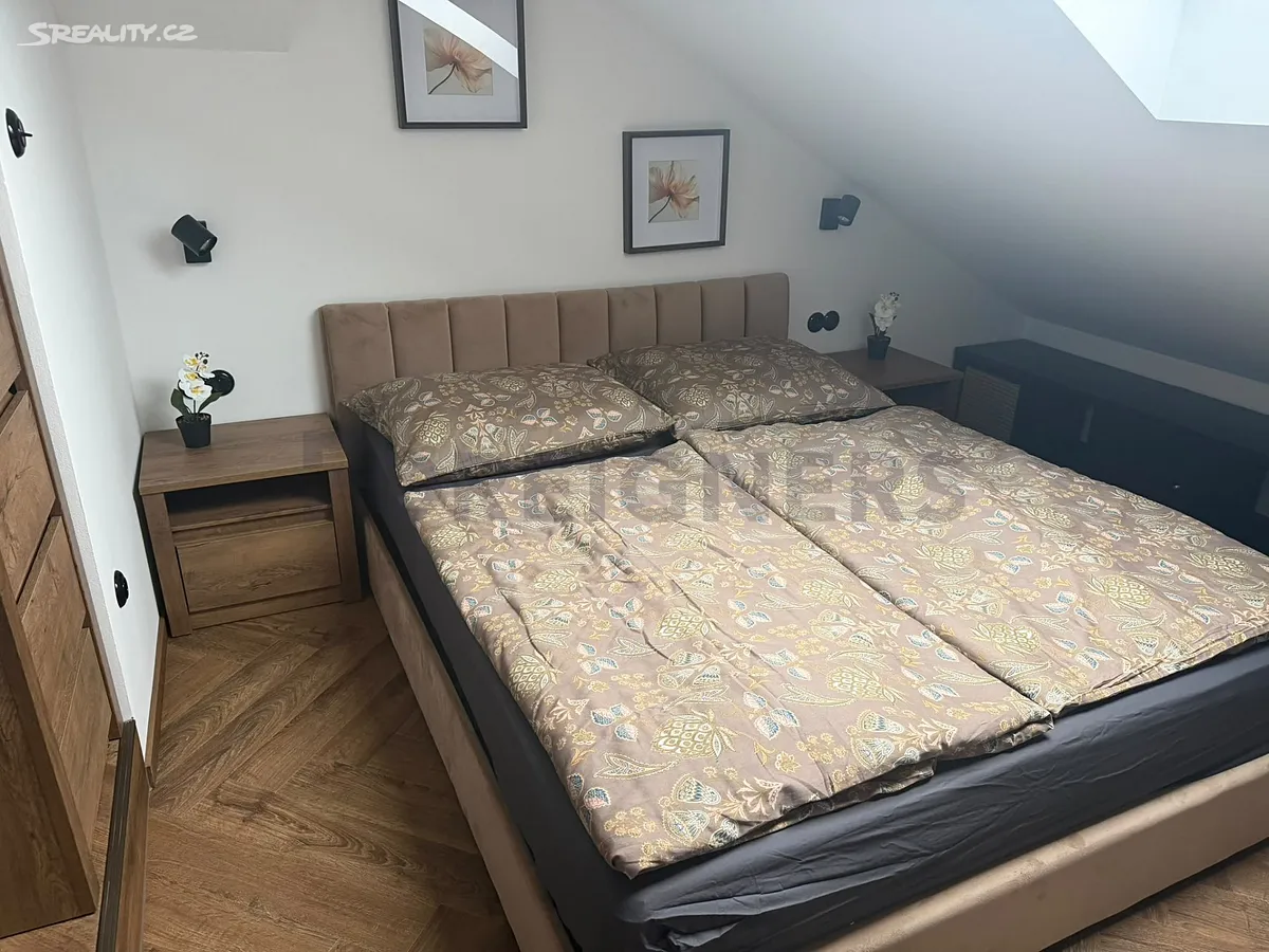 Pronájem bytu 1+kk 35 m², Hradec Králové