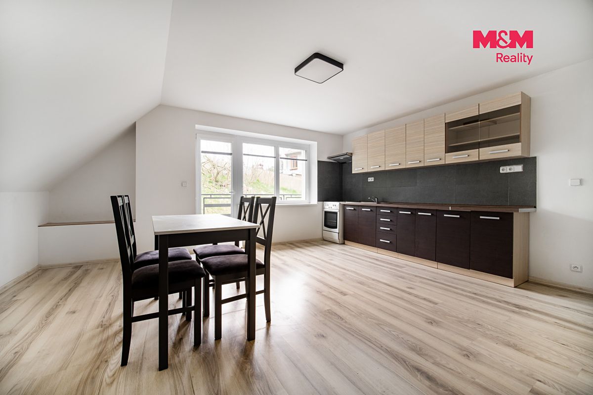 Prodej rodinného domu 198 m², pozemek 1224 m² – fotografie 3