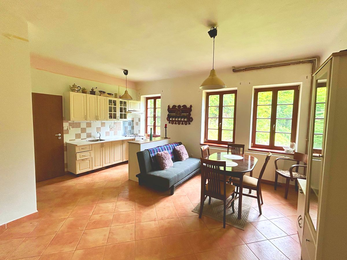 Prodej vily 200 m², pozemek 1168 m² – fotografie 2