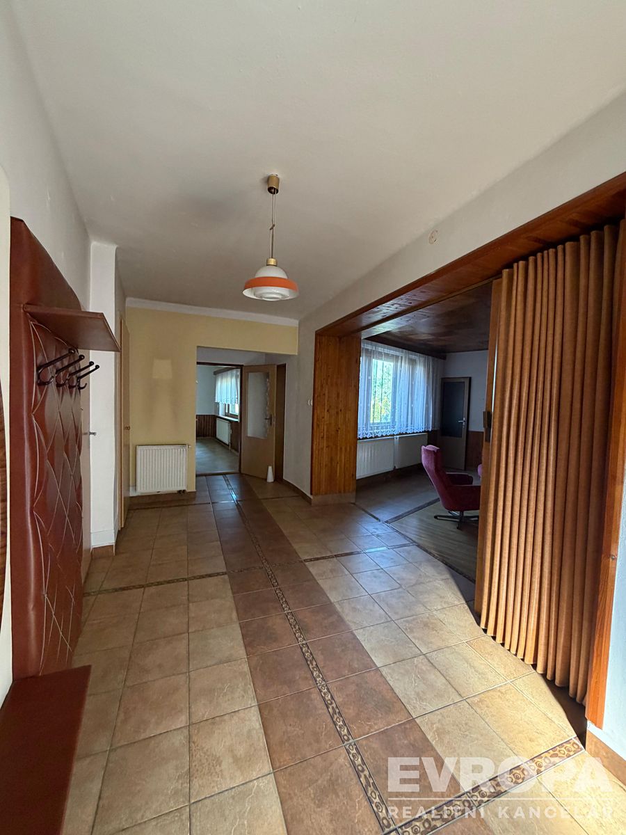 Prodej rodinného domu 237 m², pozemek 333 m² – fotografie 5