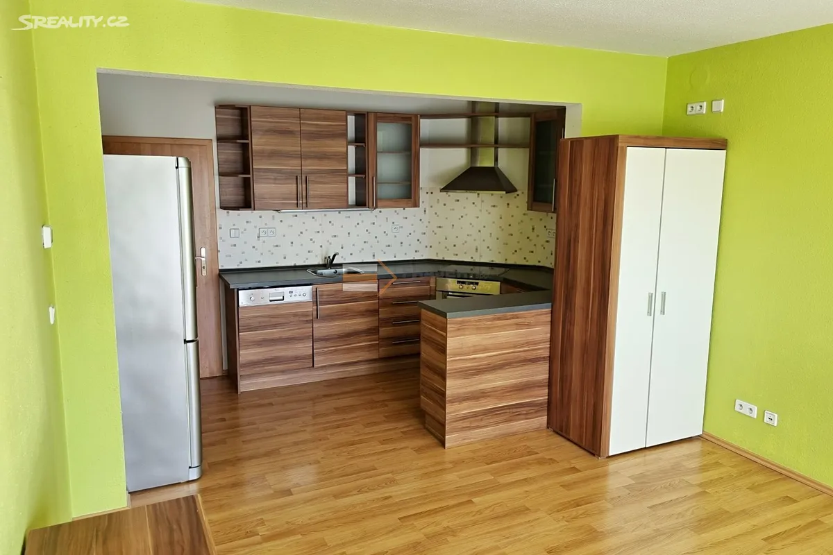 Prodej bytu 1+kk 37 m², Chýně
