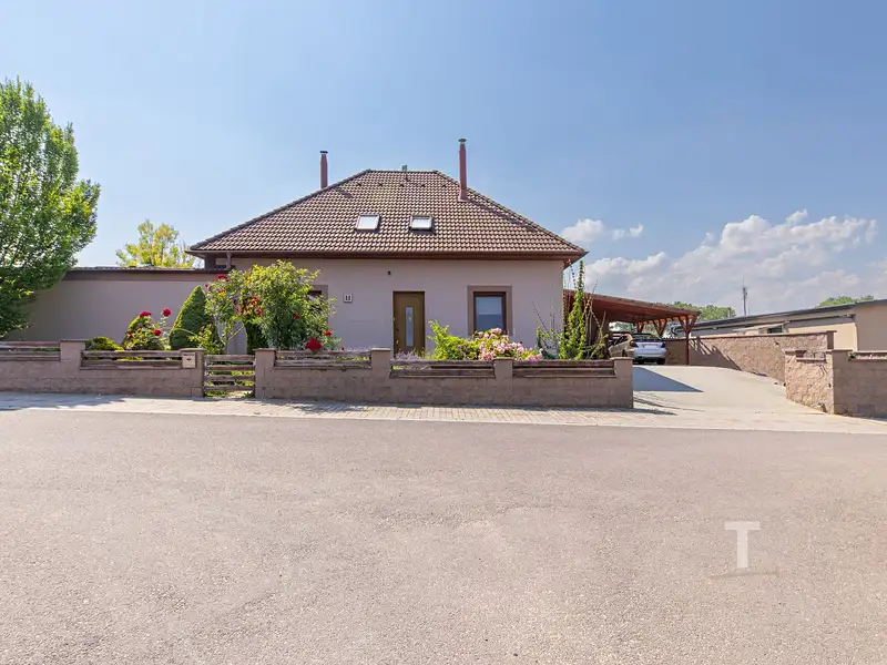 Prodej rodinného domu 280 m², pozemek 1190 m², Lechovice – náhled fotky 2