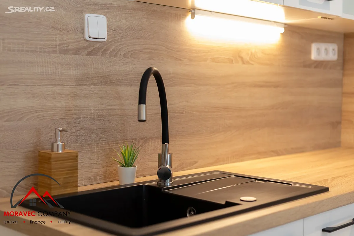 Pronájem bytu 1+kk 21 m² - Widok 4