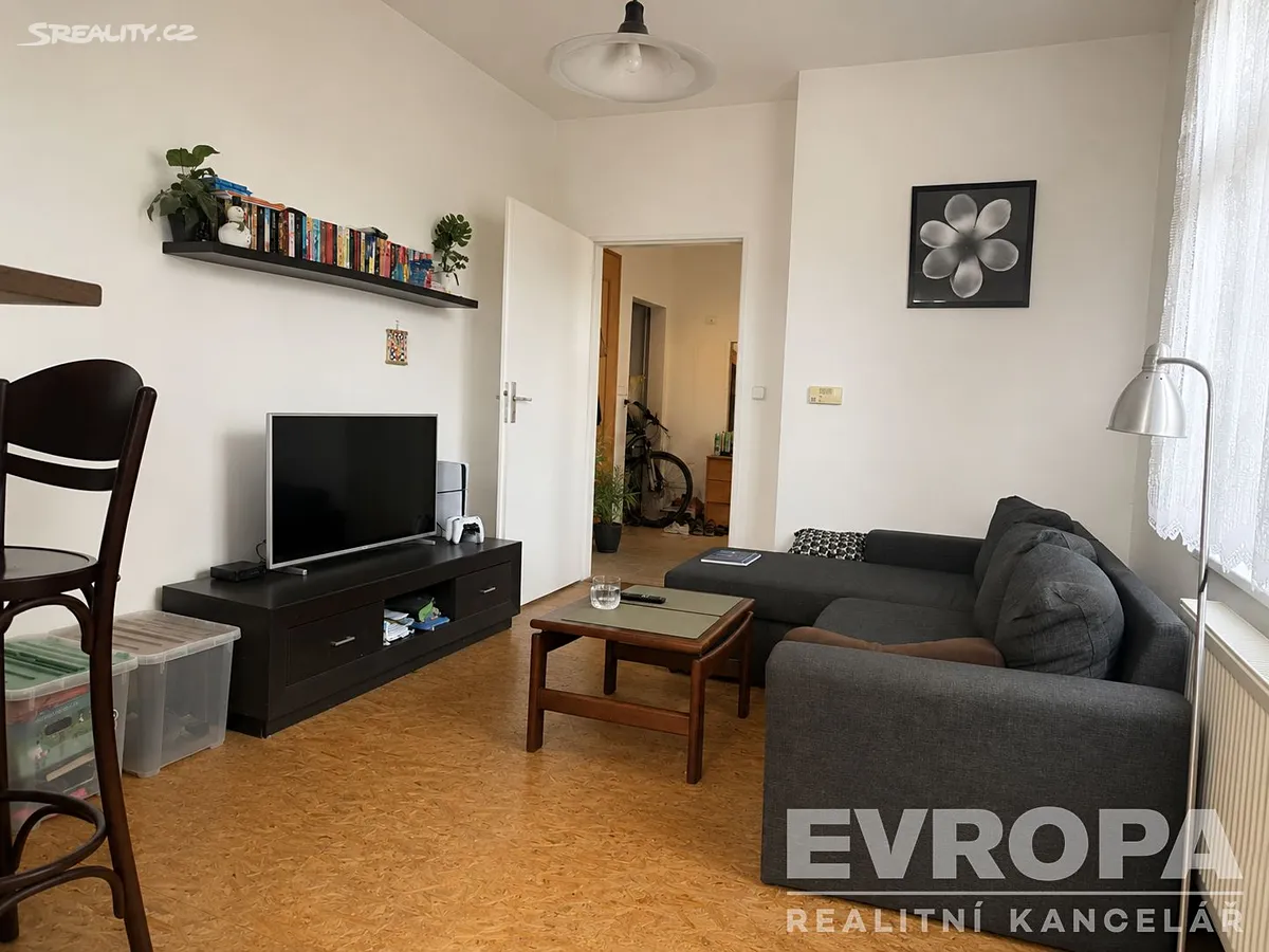 Pronájem bytu 2+kk 60 m² – pohled 2