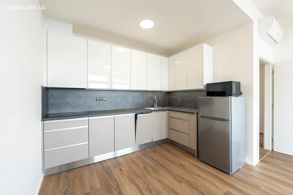 Pronájem bytu 2+kk 48 m², Pardubice