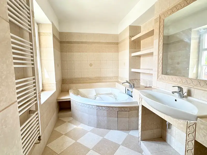 Prodej vily 804 m², pozemek 734 m², Třešť – náhled fotky 3