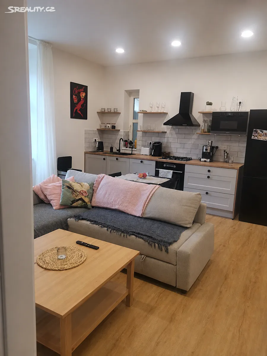 Pronájem bytu 2+kk 48 m² – pohled 2