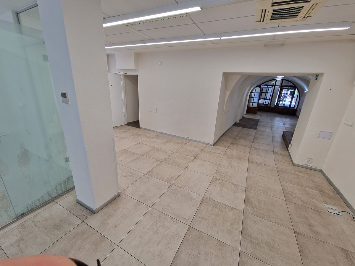 Pronájem obchodního prostoru 153 m²